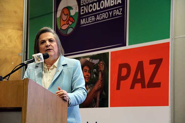 Clara López presiona para mejorar condiciones salariales de trabajadores nocturnos