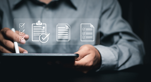 Auditorio lleno de profesionales atentos a una conferencia de Actualícese sobre herramientas clave para tu labor contable diaria.